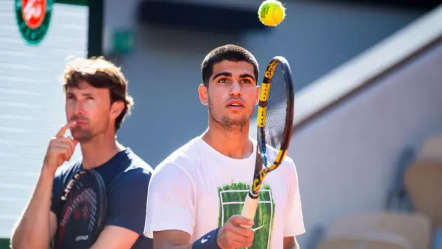 کارلوس آلکاراس و مربی‌اش خوان کارلوس فررو