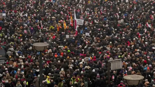 গ্রিনল্যান্ডে বিক্ষোভে বিপুল মানুষ