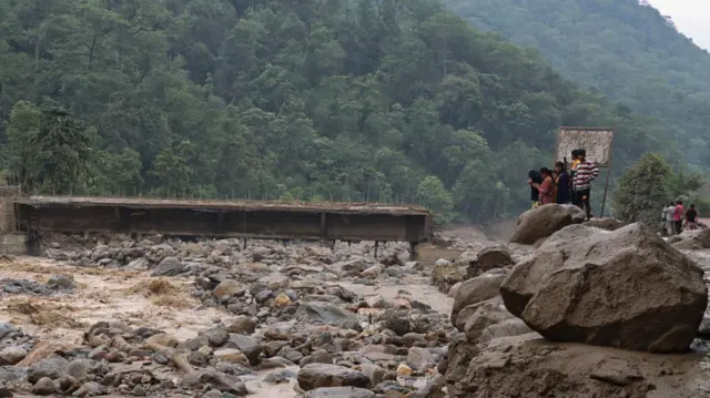 बाढीपहिरो 