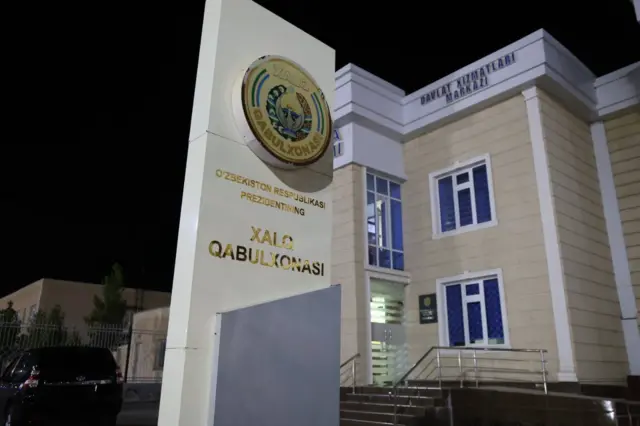 Xalq qabulxonasi binosi