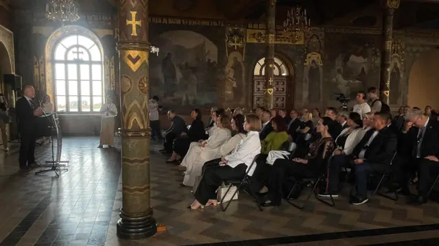 Українські дипломати під час екскурсії до Києво-Печерської лаври