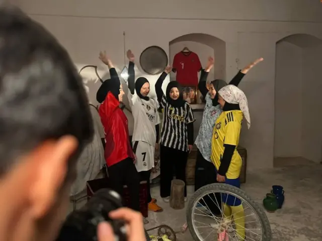 پنج دختر افغان و کمره فیلم برداری 