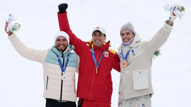 Призеры соревнований по ски-альпинизму: Никита Филиппов, Ориоль Кардона Коль и Тибо Ансельме (слева направо)