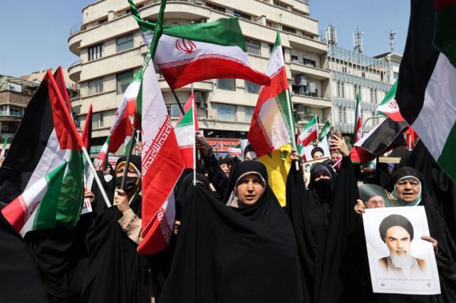 Manifestantes iraníes en las calles este 19 de abril de 2024.