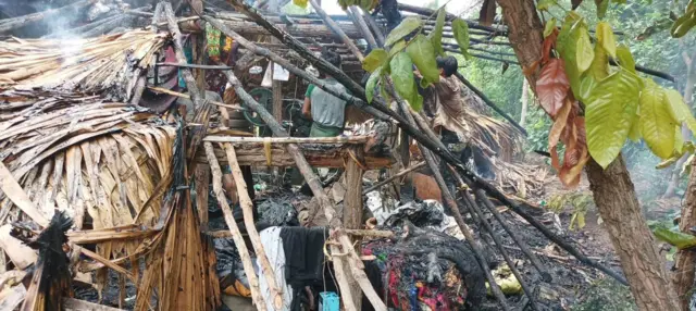 မုံရွာခရိုင်၊ PDF ၊ စခန်း၊ မီးလောင်၊ သိန်း ၃၀၀ ကျော်၊ ဆုံးရှုံး