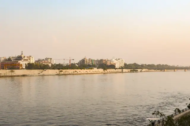 સાબરમતી નદીનો ઇતિહાસ, અમદાવાદનો ઇતિહાસ, સાબરમતીના નામો, શું સાબરમતી નદી માણેકચોકમાંથી વહેતી હતી, બીબીસી ગુજરાતી સાથે સમજો, બીબીસી ન્યૂઝ ગુજરાતી