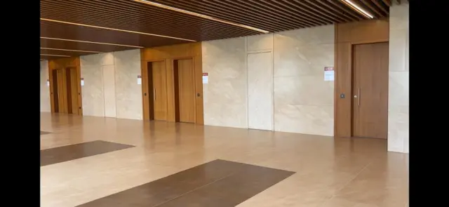 સુરત ડાયમંડ બુર્સમાં કેટલીક ઑફિસો બંધ જોવા મળી હતી