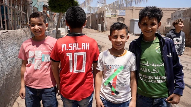 کودکان در روستای نگریگ، جایی که صلاح به دنیا آمده و بزرگ شده است، رویای قدم گذاشتن در مسیر این بازیکن را در سر می‌پرورانند