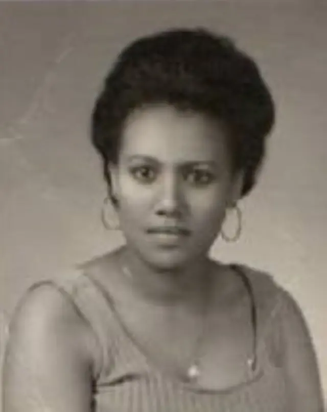 “ዘዕብዮም ደቂ ሃበኒ፡ ዘየዕብዮም እንተኾይነ ግን ዋላ ኣይትሃበኒ" ኢላ ትጽልይ ነይራ