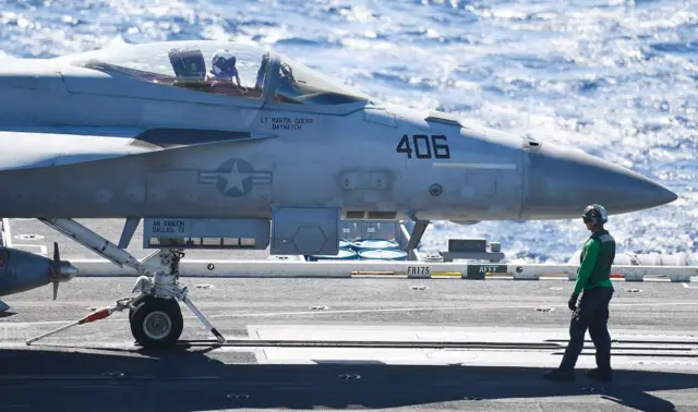 Một chiếc Super Hornet trên tàu sân bay USS Ronald Reagan vào tháng 7/2017