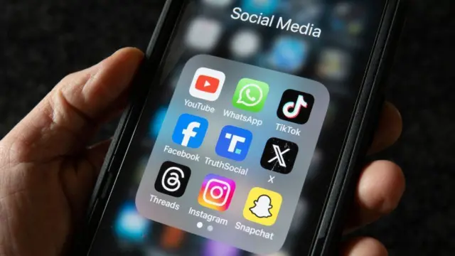 إذا كنت تستخدم وسائل التواصل الاجتماعي مجانا دون مقابل، فإنها تجني الأموال ببيع بياناتك للمعلنين. 