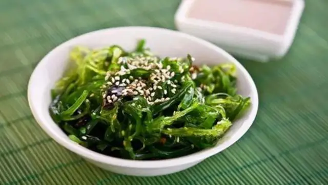 Морські водорості в тарілці