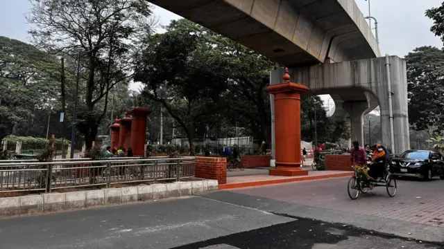 মেট্রোরেলের কাজ শুরু হলে আরও ঝুঁকিতে পড়ে প্রাচীন এই স্থাপত্য নিদর্শন