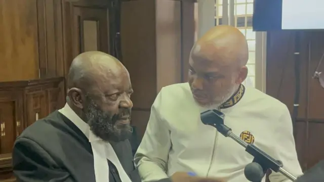  Nnamdi Kanu na ọkaiwu ya n'ụlọikpe Alloy Ejimako, n'ụbọchị 29 Mee 2025 ka a na-ekpeikpe ya 