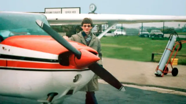 Mathias Rust hanya berusia 19 tahun ketika ia terbang sendirian menempuh jarak 750 kilometer dan mendarat di halaman depan Kremlin