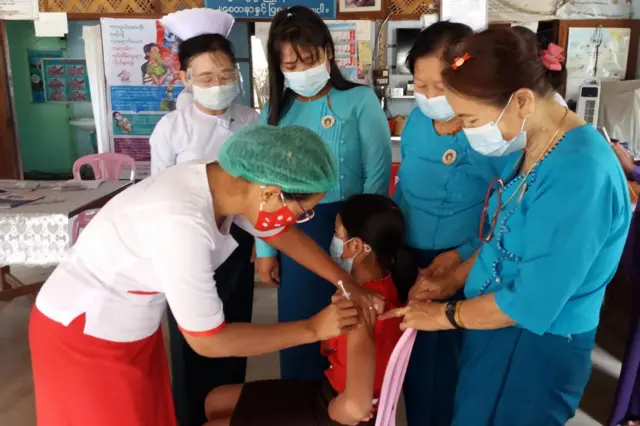 ပုံမှန်ကာကွယ်ဆေးထိုးတဲ့အထဲမှာ အသည်းရောင် အသားဝါ ဘီ ကာကွယ်ဆေး ပါပါတယ်။ (ပုံဟောင်း)