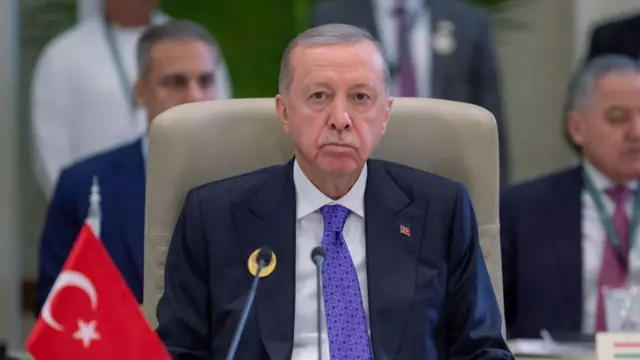 सऊदी अरब में अरब इस्लामिक देशों के सम्मेलन में हिस्सा लेते अर्दोआन 