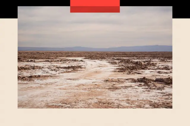 هغه له دې ویرېږي چې دغه سیمه د یوه "طبیعي لابراتوار" په توګه کارول کېږي.
د سارا کورنۍ څاروي روزي، دوی ځکه اندېښمن دي چې سیمه کې له ۲۰۰۵کال راهیسې د اوبو کچه ټېټه شوې او کان کېندنې شرکتونه ورته پام نه کوي.
