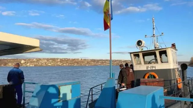 Iferi itwara abantu ibakura i Molovata Noua ibajana mu kindi gice ca Moldavie