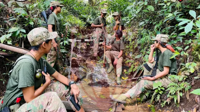 မန္တလေး ပြည်သူ့ကာကွယ်ရေးတပ်ဖွဲ့ဝင်အမျိုးသမီးများ 