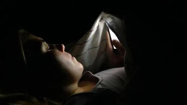 சிறுமி ஆன்லைன்