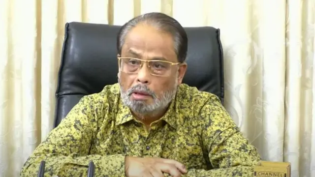 জাতীয় পার্টি চেয়ারম্যান জি এম কাদের ও তার স্ত্রী শেরিফা কাদেরের আসন থেকে প্রার্থী সরিয়ে নিয়েছে আওয়ামী লীগ। 