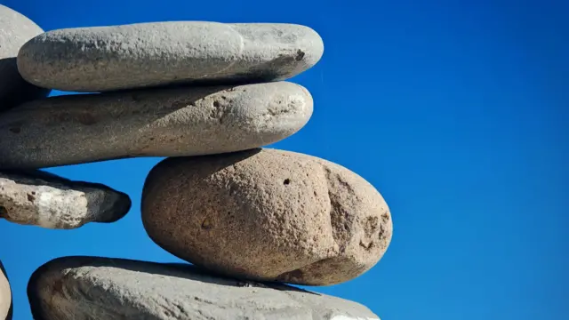 تعدادی سنگ دایره‌ای شکل