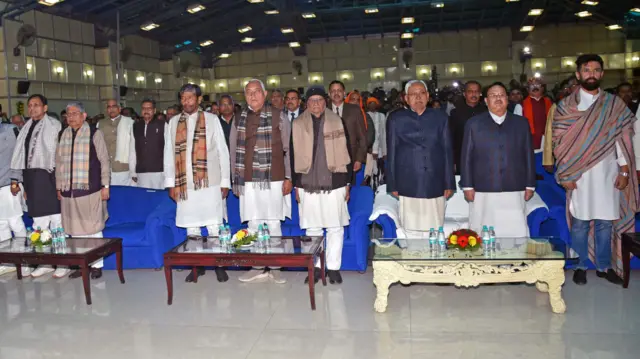 बिहार में एनडीए का कुनबा लगातर बढ़ता गया है.