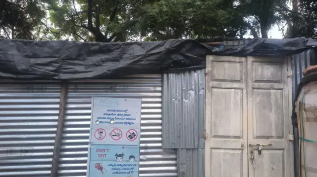 చెట్టు కింద ఆసుపత్రి 