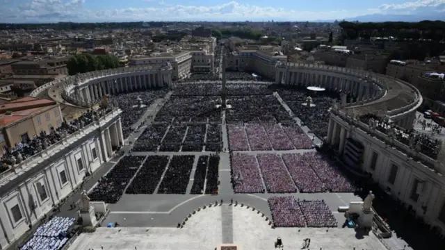 ለቀብር የተሰበሰበ ሕዝብ