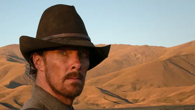 Бенедикт Камбербэтч америкалык фермер Филдин ролун ойнойт. 