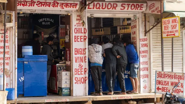 भारतात कोट्यवधी लोक दारूच्या व्यसनाच्या विळख्यात, दारूच्या व्यसनातून बाहेर पडण्यासाठीचे महत्त्वाचे मुद्दे