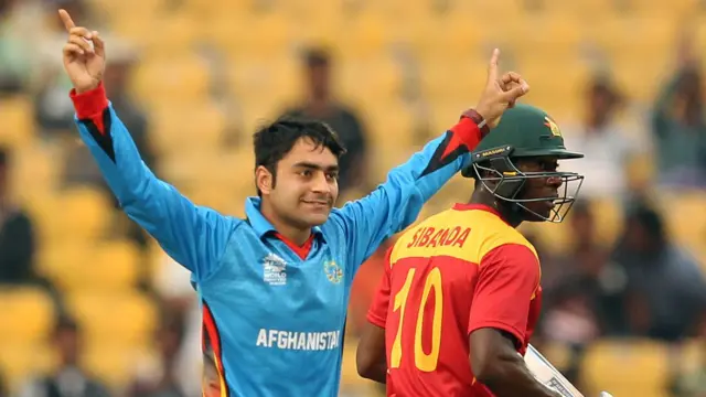 راشد خان لومړنۍ نړیواله لوبه د زمبابوې پر خلاف وکړه. 