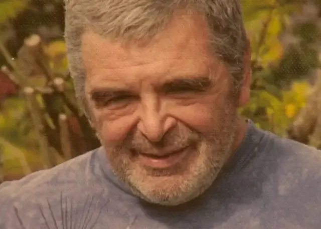 Les, le mari de Joy.