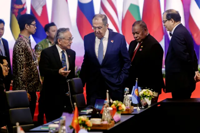 မြန်မာမပါတဲ့အာဆီယံနိုင်ငံခြားရေးအစည်းအဝေးပွဲနဲ့ ဆက်စပ် အစည်းအဝေးပွဲတွေမှာ တီမောနိုင်ငံခြားရေးဝန်ကြီး (ညာဘက်ဒုတိယမြောက်) တက်ရောက်နေ 