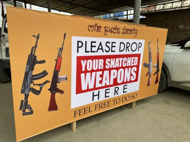 ગયા મહિને જ્યારે હિંસા શરૂ થઈ ત્યારે પોલીસ સ્ટેશનમાંથી હજારોની સંખ્યામાં હથિયાર લૂટવામાં આવ્યાં હતાં