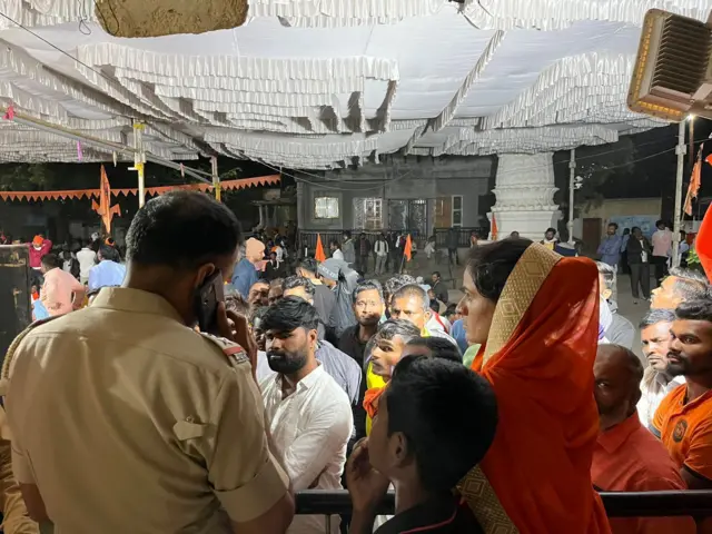 पोलीस निरीक्षक ठाकरे