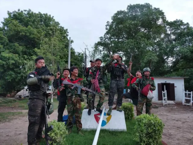 ငါန်းမြာကြီးစခန်းသိမ်းအပြီးတွေ့ရတဲ့ တော်လှန်ရေးတပ်ဖွဲ့ဝင်တွေ