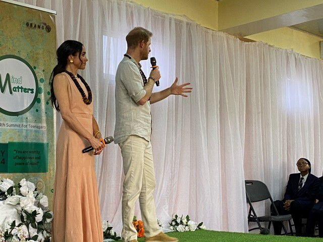 Harry and Meghan for di school