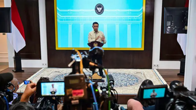 Penasihat Khusus Presiden Bidang Politik dan Keamanan, Wiranto, menyampaikan keterangan pers usai bertemu Presiden Prabowo di Istana Kepresidenan Jakarta, pada Kamis, 24 April 2025.