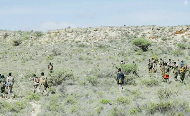 Doggy uslubidagi paypoq kiygan qizlarning uy qurilishi porno fotosuratlari