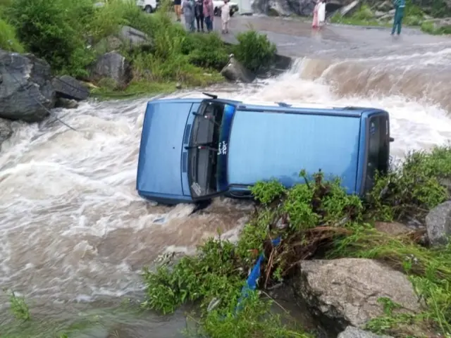 पाकिस्तानातील अनेक जिल्ह्यात पुराचा हाहाकार