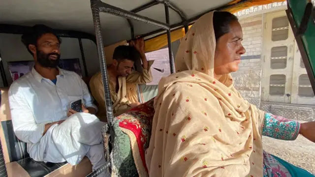 خاتون رکشہ ڈرائیور