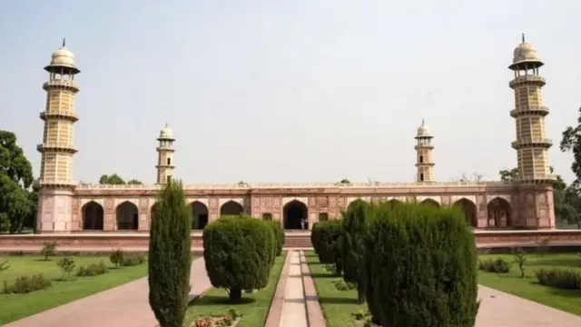 ਲਾਹੌਰ ਸਥਿਤ ਜਹਾਂਗੀਰ ਦਾ ਮਕਬਰਾ