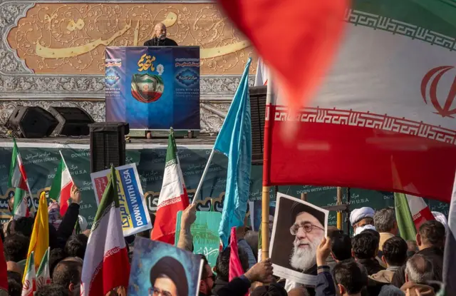 အီရန်လွှတ်တော်ဥက္ကဋ္ဌ မိုဟာမတ် ဘာဂါ ဂါလီဘတ်ဖ်