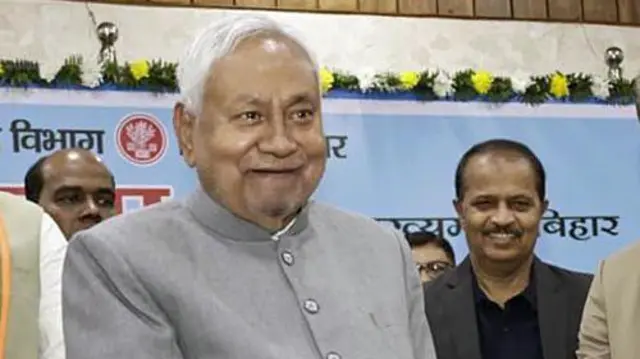 नई सरकार के पहले बजट सत्र में नीतीश कुमार ने शराबबंदी के मसले पर दोनों ही सदनों यानी विधानसभा और विधान परिषद में चुप्पी साध ली है