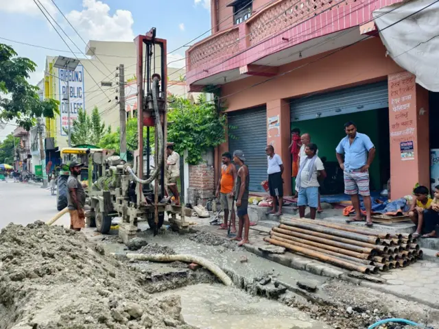 मधेशमा डीप बोरिङ जडान गरिँदै