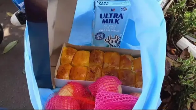 Paket MBG libur sekolah yang diterima pelajar di salah satu SD di Jakarta Timur. Makanan olahan tersebut untuk jatah untuk sepuluh hari