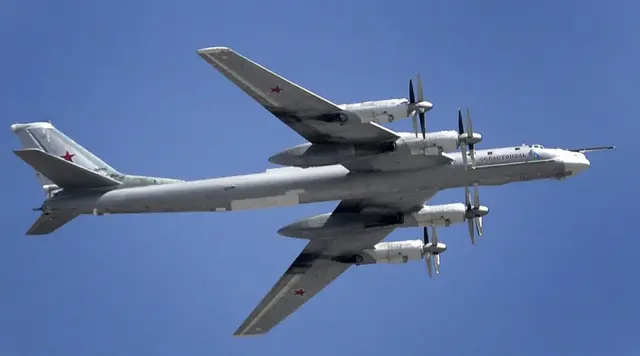 Máy bay ném bom chiến lược Tu-95 của Nga
