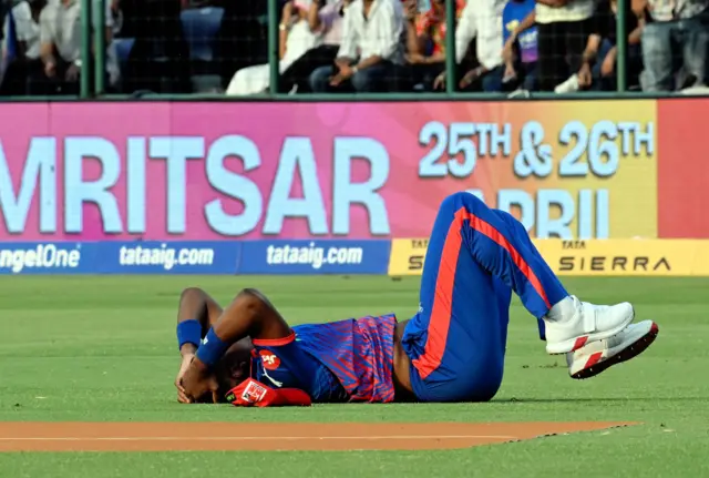 பிரியான்ஷ் ஆர்யா கேட்சை பிடிக்க முயன்று காயமடைந்தார் லுங்கி எங்கிடி